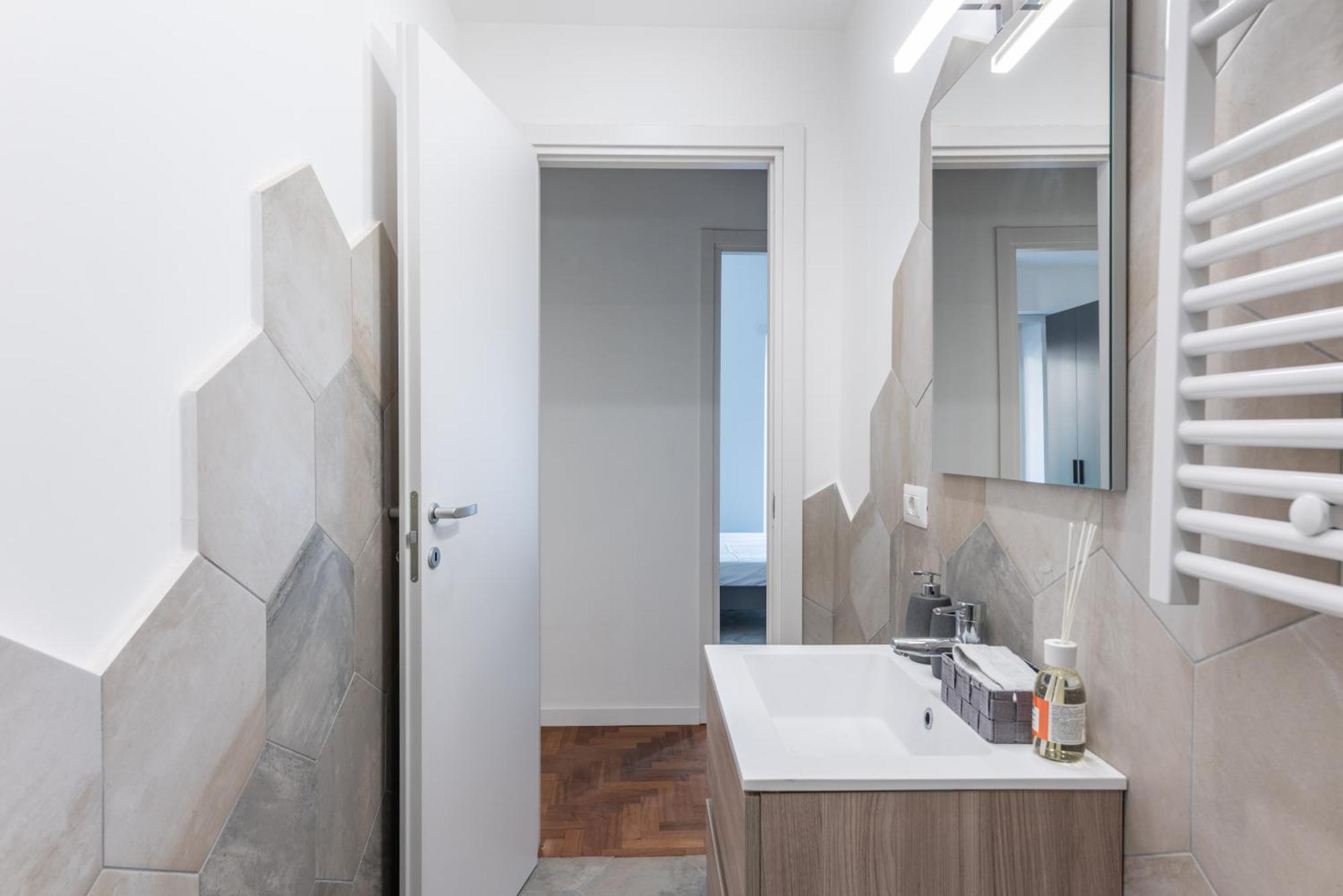Skylife Modern 4-bedroom Trastevere Apartment *
