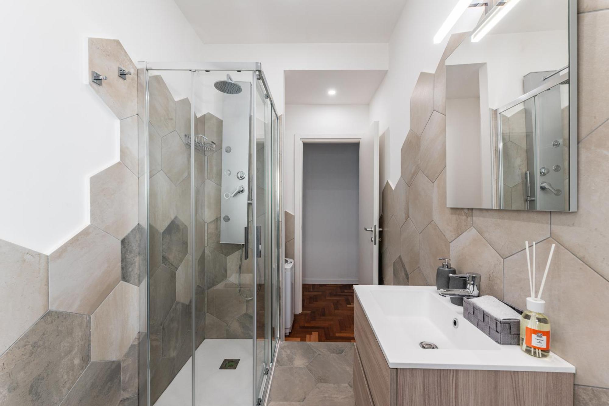 Skylife Modern 4-bedroom Trastevere Apartment